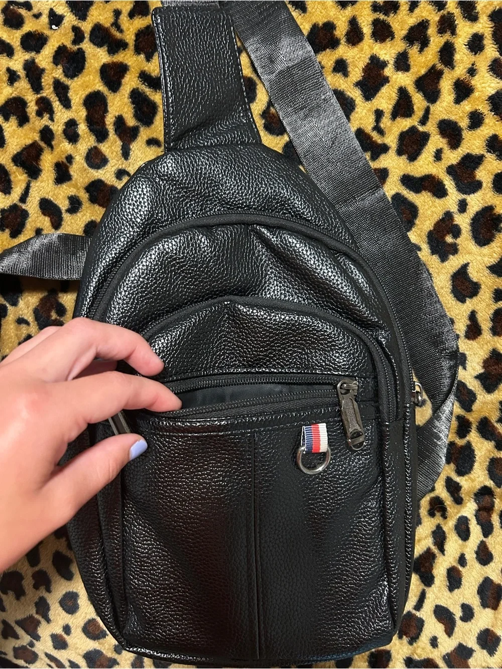 Black Leather-Textured Men’s Crossbody Bag with Tricolor Emblem